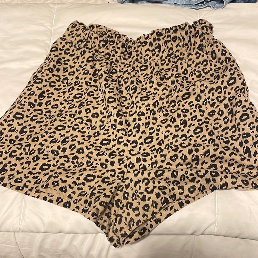 Cheetah linen shorts